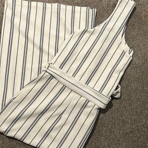 DEX 3X SUPER CUTE SLEEVELESS NAVY/WHITE JUMPER WIDE LEGGED. Belted. Slight vneck